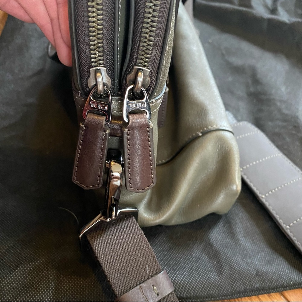 Tumi Briefcase - Picture 7 of 10